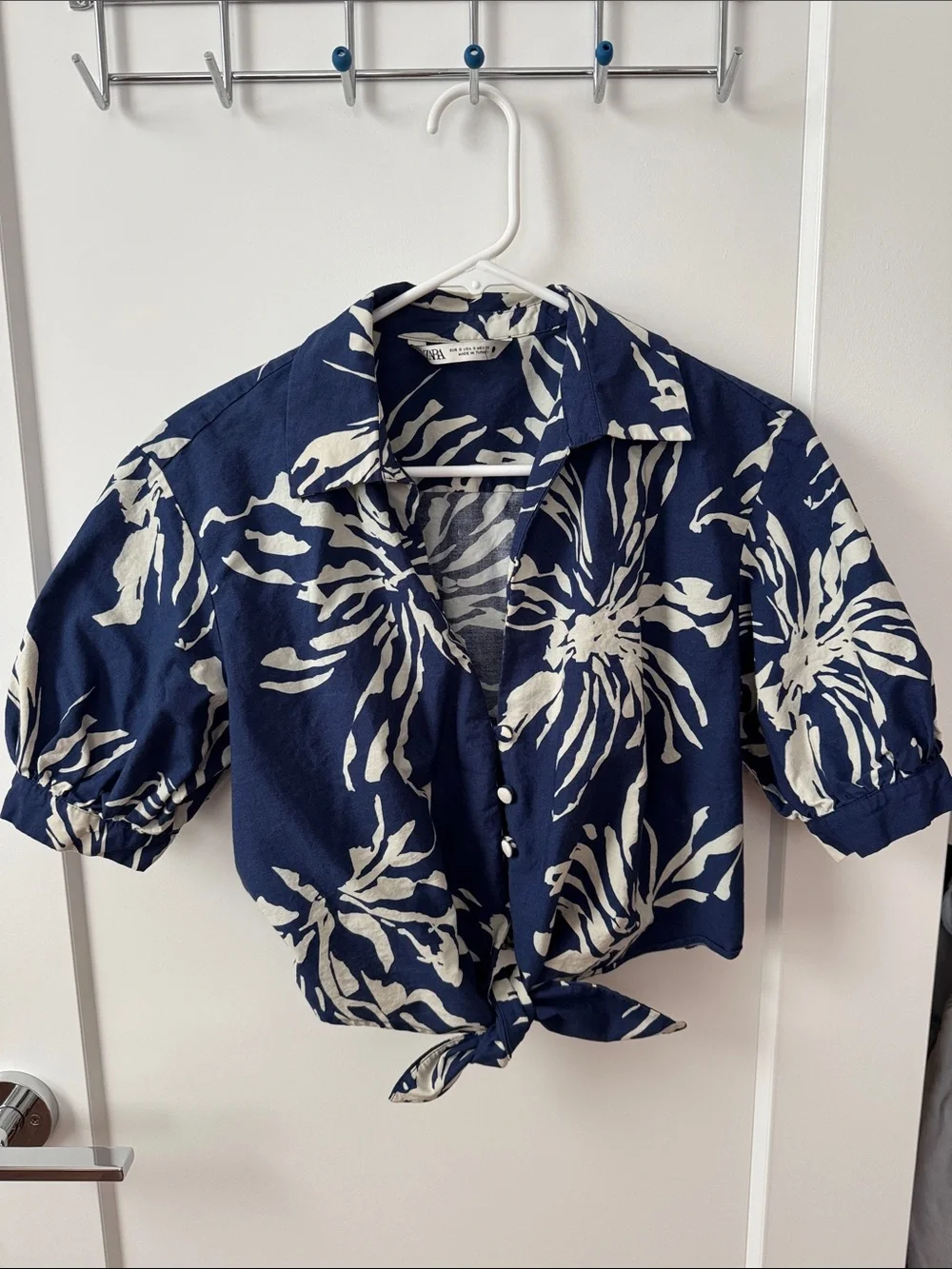 NWOT Zara Floral Tie-Front puffed sleeve cropped blouse